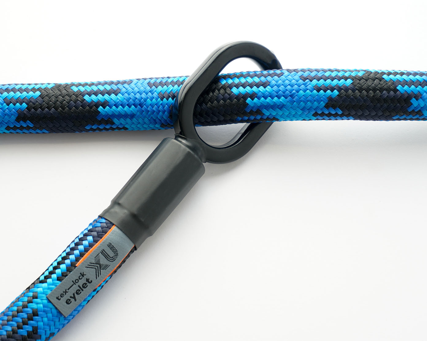 blauw-zwart textielkoord met rubberen metalen oogje van tex-lock eyelet