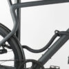 Bügelschloss mit Verlängerung aus Textil in schwarz sichert Vorder-, Hinterrad und Rahmen gleichzeitig am Fahrradständer ab